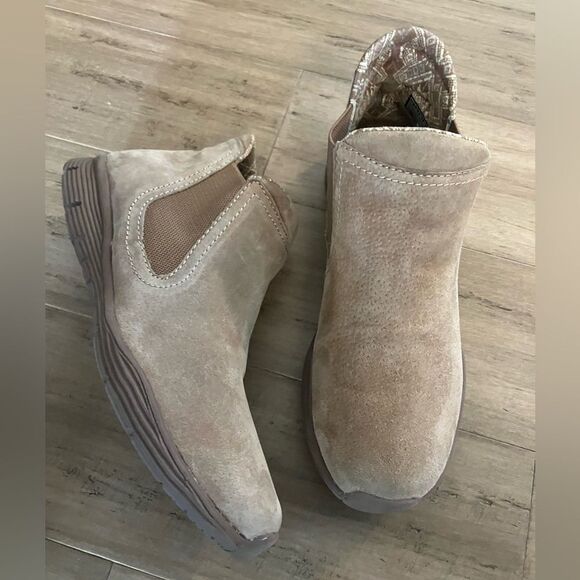 Skechers tan suede leather fabric lined women’s Chelsea ankle boots ! Size 9 - Picture 3 of 7